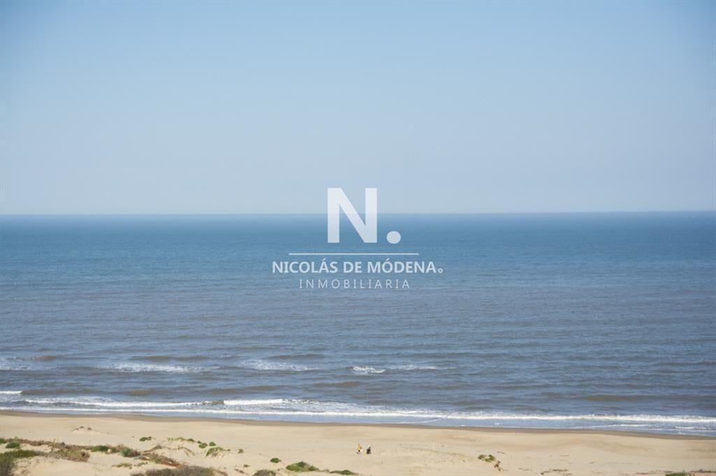 Departamento en venta frente al mar. Playa Brava,