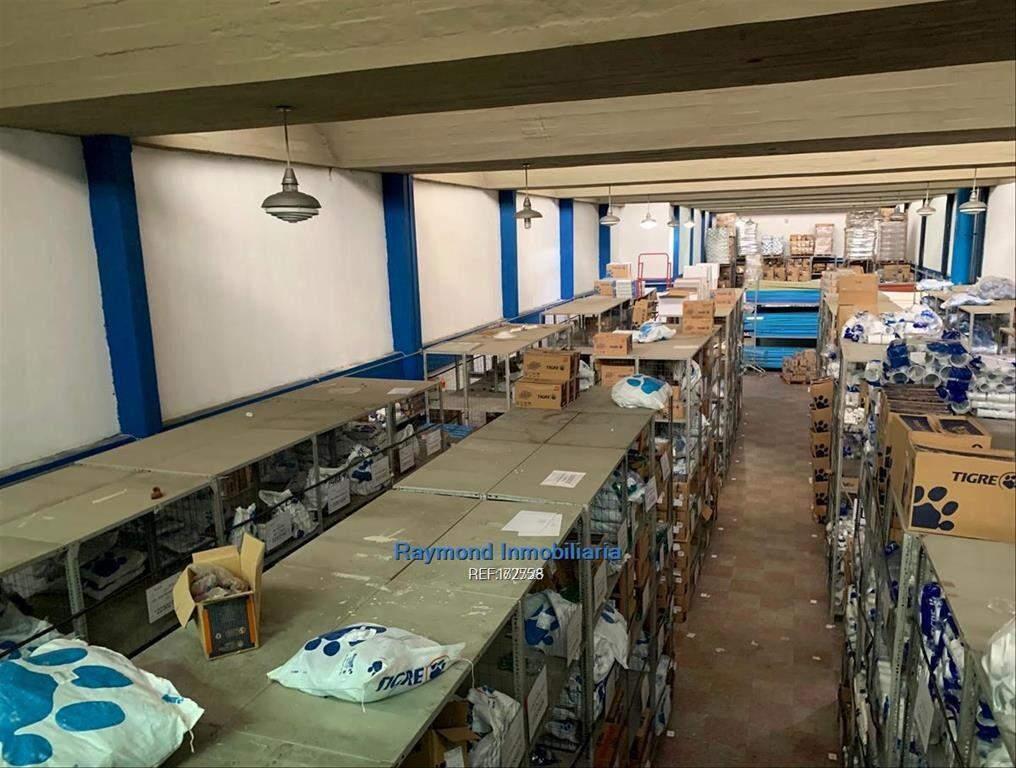 Venta local Categoría Premium en Brazo Oriental de 3450m2
