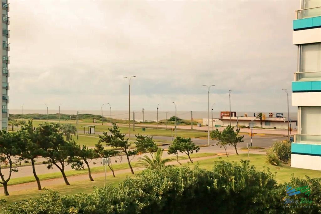 Vendo apartamento de 2 dormitorios, 2 baños y
