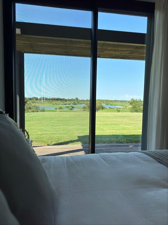 Excelente y moderna casa en el Golf de Carmelo