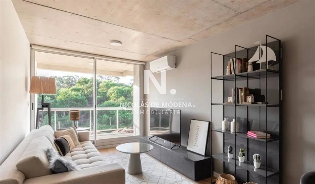 Venta Apartamento de 2 Dormitorios en Punta -