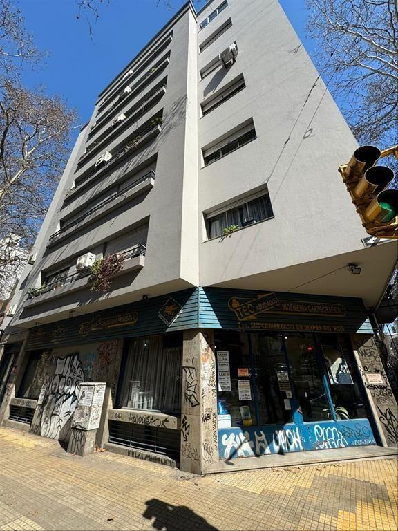 LOCAL COMERCIAL ESQUINA ZONA CENTRO DOS NIVELES