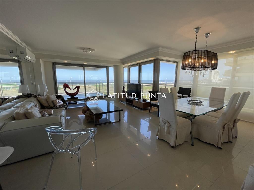 Apartamento en Brava, 3 dormitorios + dependencia