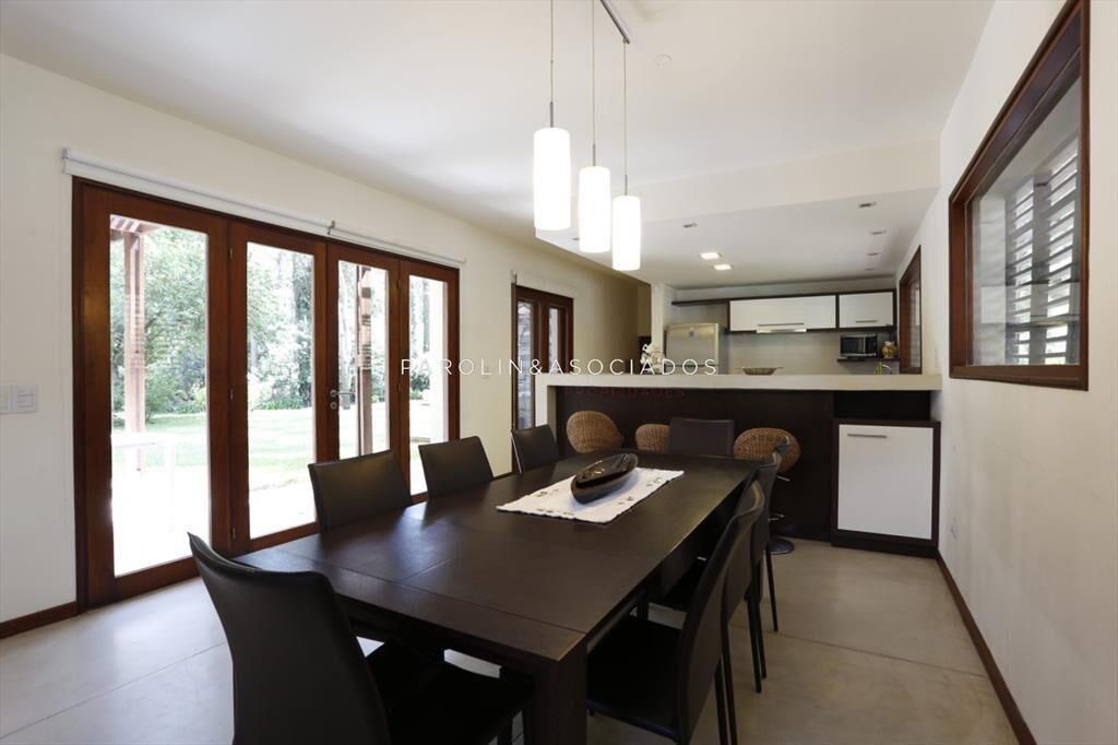 Casa en venta dentro del complejo Solanas.