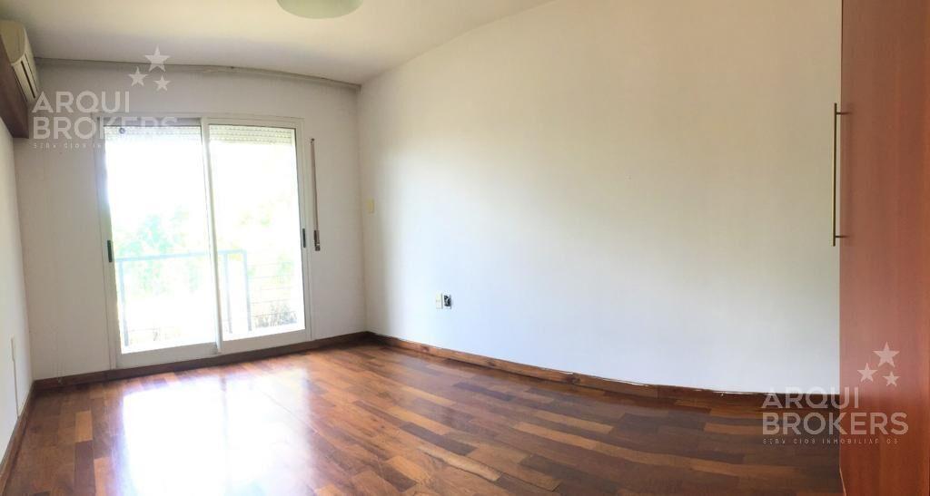 Apartamento de 3 dormitorios y servicio con patio , en Carr