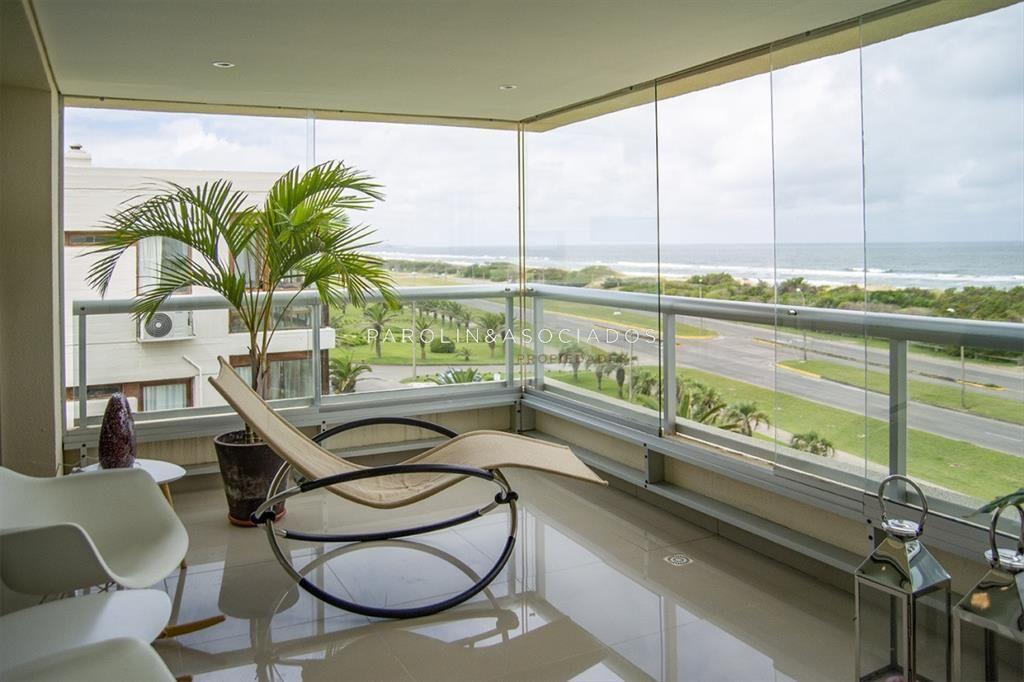 Espectacular apartamento en venta frente al mar