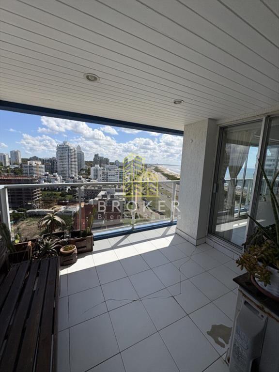 Venta de departamento de 3 dormitorios + servicio