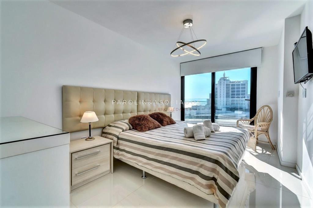 Venta de apartamento de dos dormitorios con dos