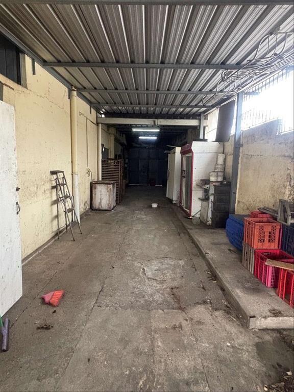 Muy buen local comercial en La Paz.