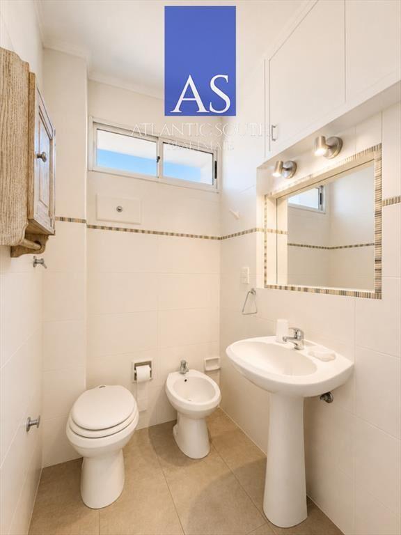 Apartamento de 1 dormitorio con vista al mar y en