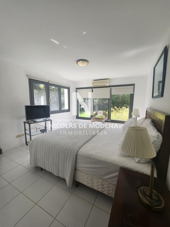 Casa de Cinco Dormitorios en Suite - Punta del