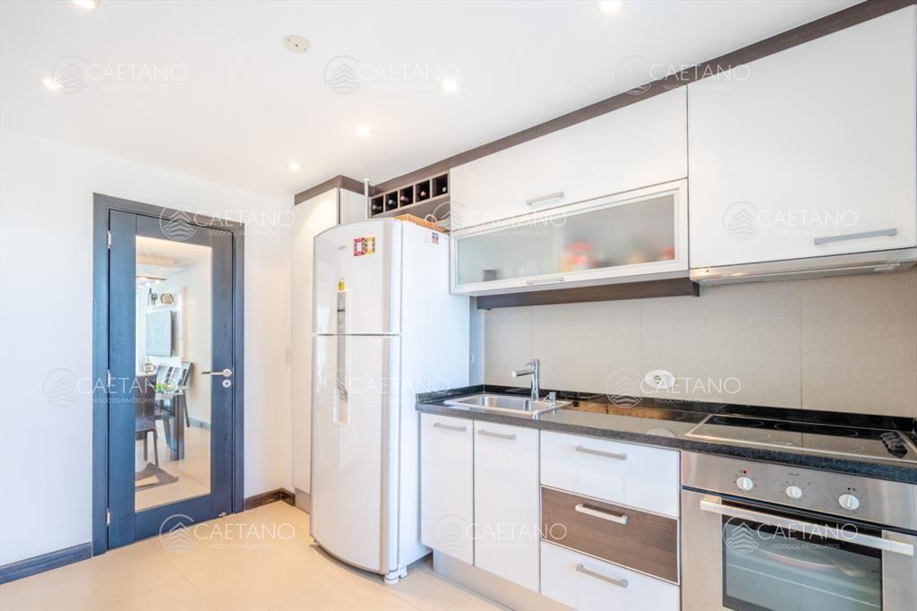 Excelente Apartamento de 3 Dormitorios con Vista al Mar - V
