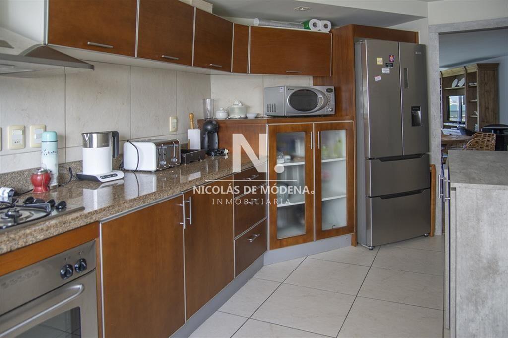 Espectacular departamento en Playa Mansa de 3 dormitorios f