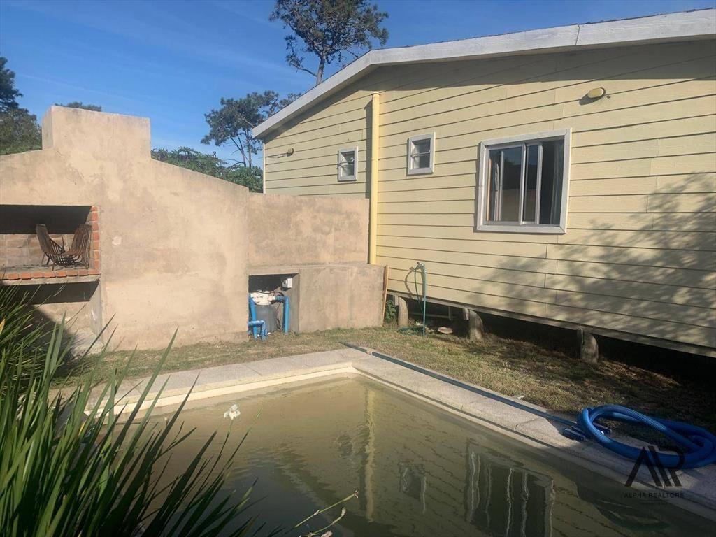 Complejo de 3 casas con piscina en venta en Punta del Diablo