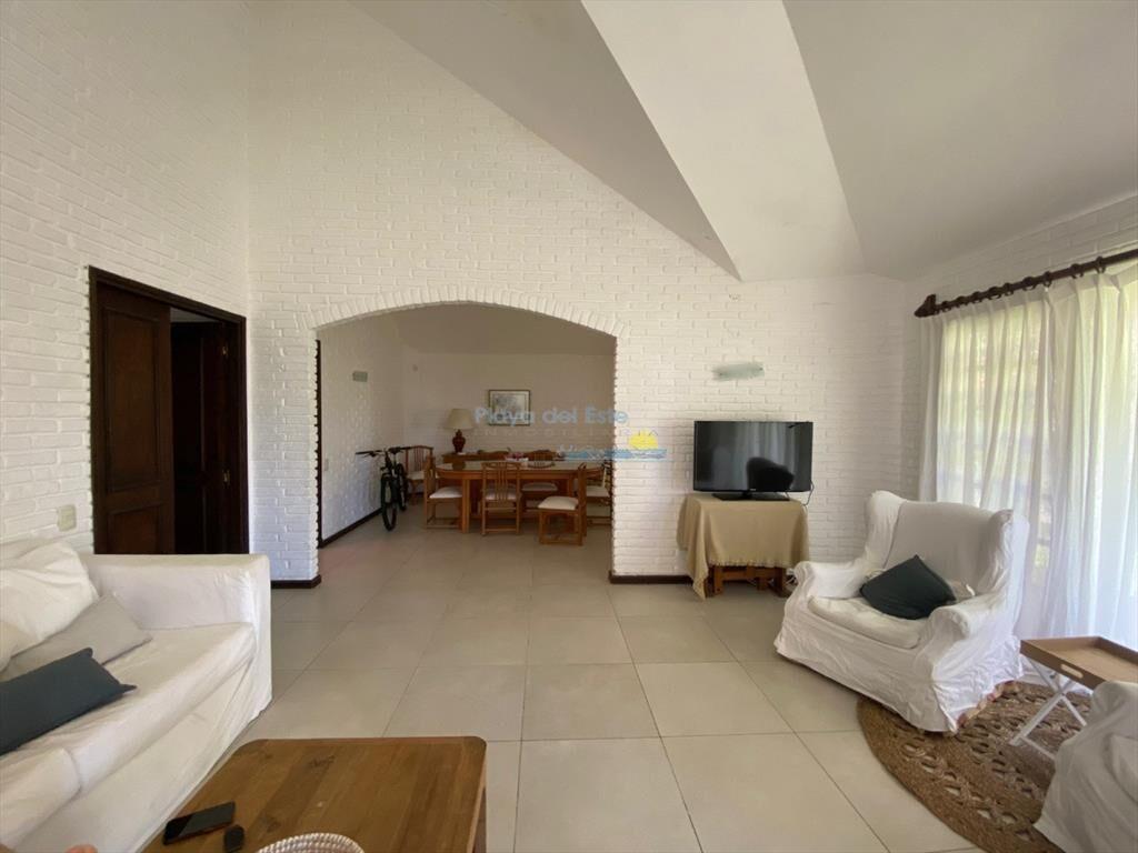 Alquiler temporario de casa de tres dormitorios a
