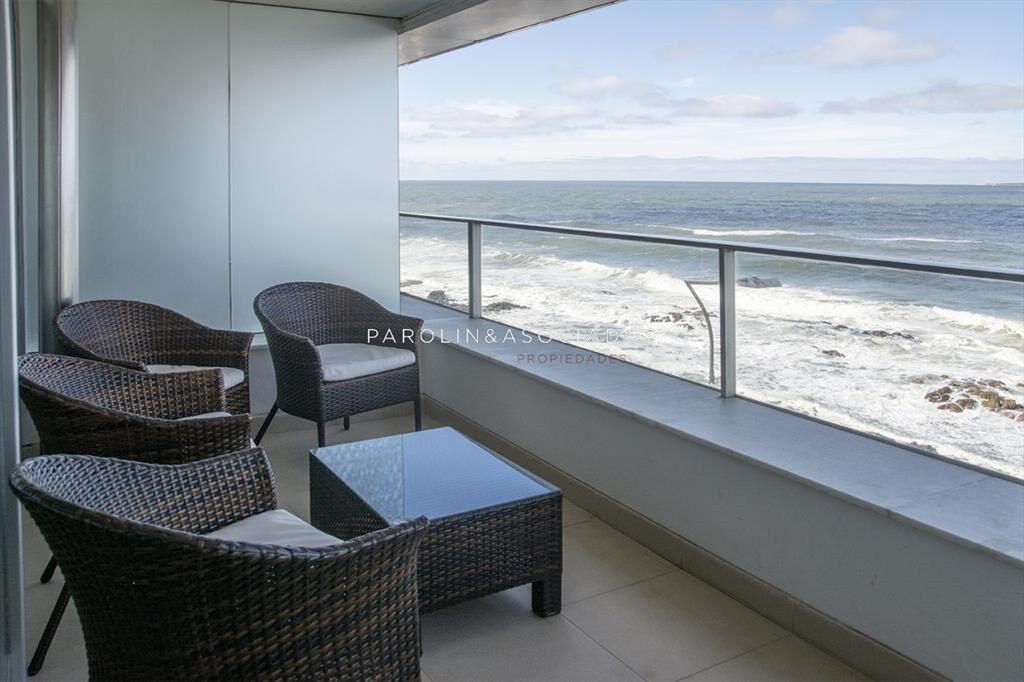 Apartamento en venta en edificio Calypso en Brava, Punta de