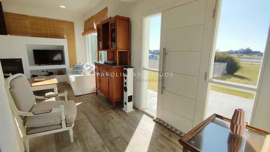 Casa e venta con 3 dormitorios y excelentes vistan en El Qu
