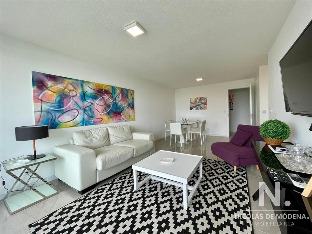 Hermoso apartamento de dos dormitorios en venta!