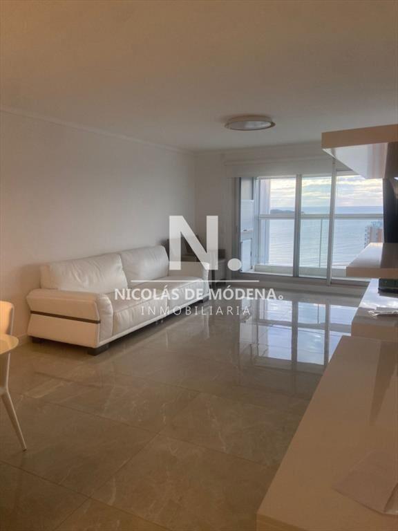 Apartamento de 3 dormitorios a pasos de mar. a