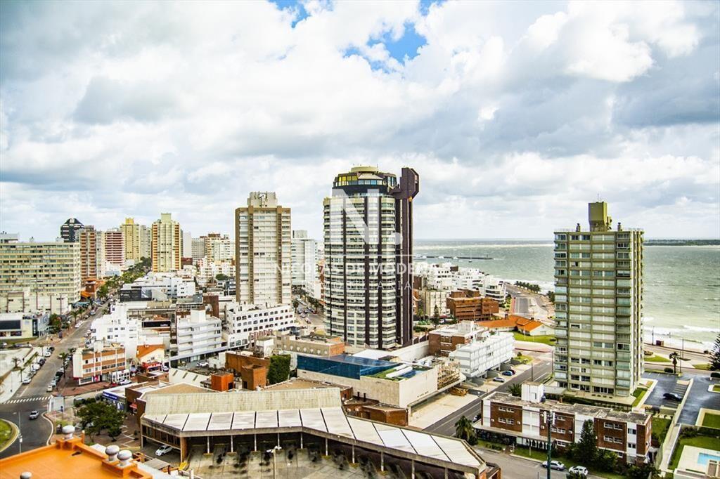 Impresionante penthouse frente al mar.  Torre