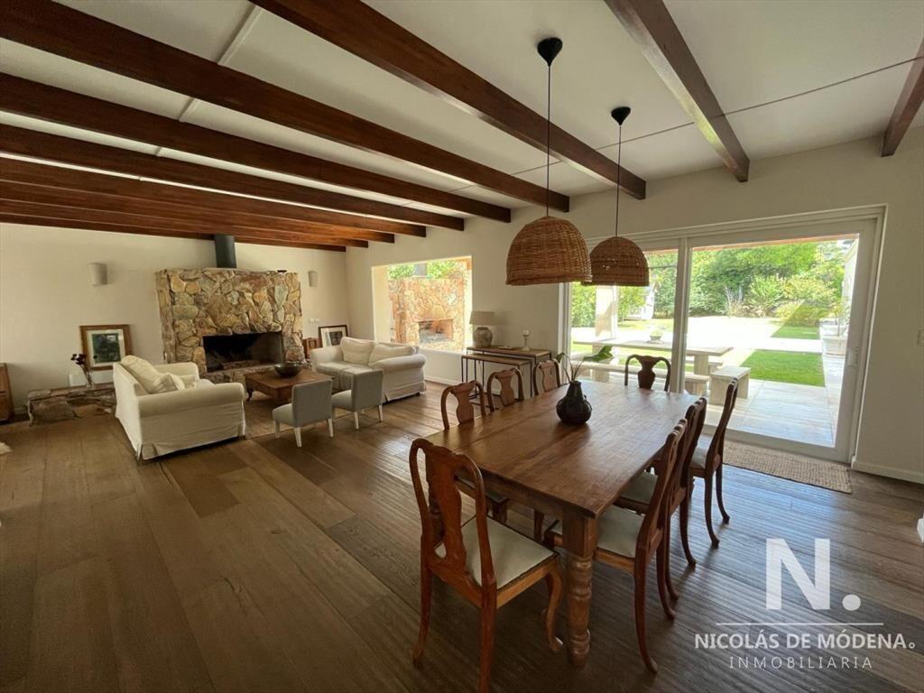 Casa en Venta de 4 dormitorios en Barrio Privado La Arbolad