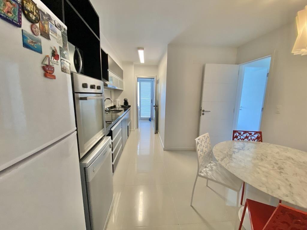 VENTA DE APARTAMENTO DE 3 DORMITORIOS - PLAYA