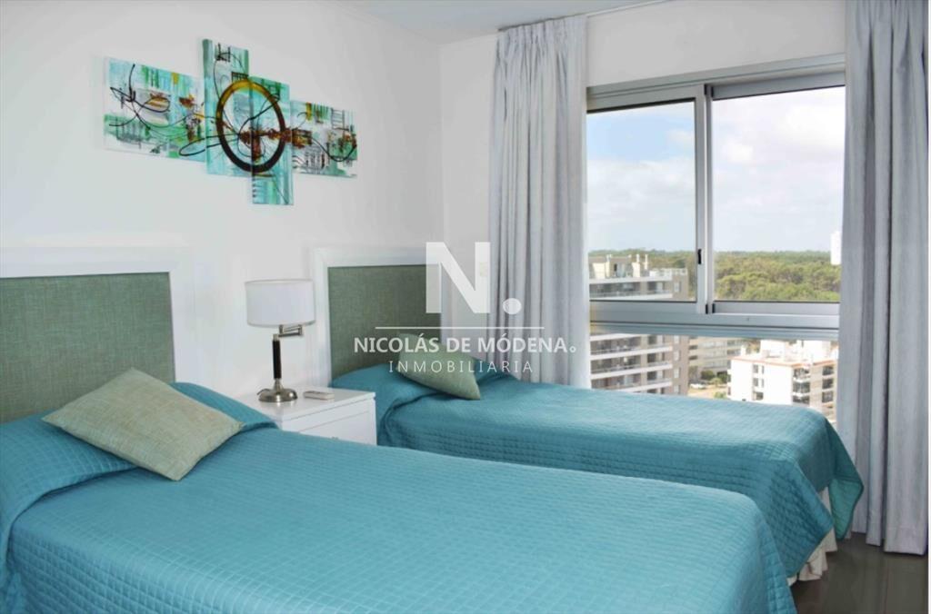 Vende apartamento con vista al mar. De 2 en con