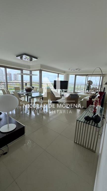 En venta apartamento de 3 dormitorios en Brava,