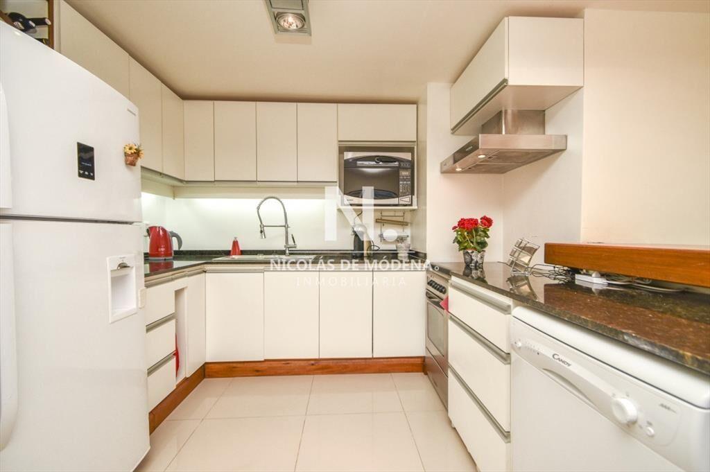Espectacular Apartamento de Tres Dormitorios al -