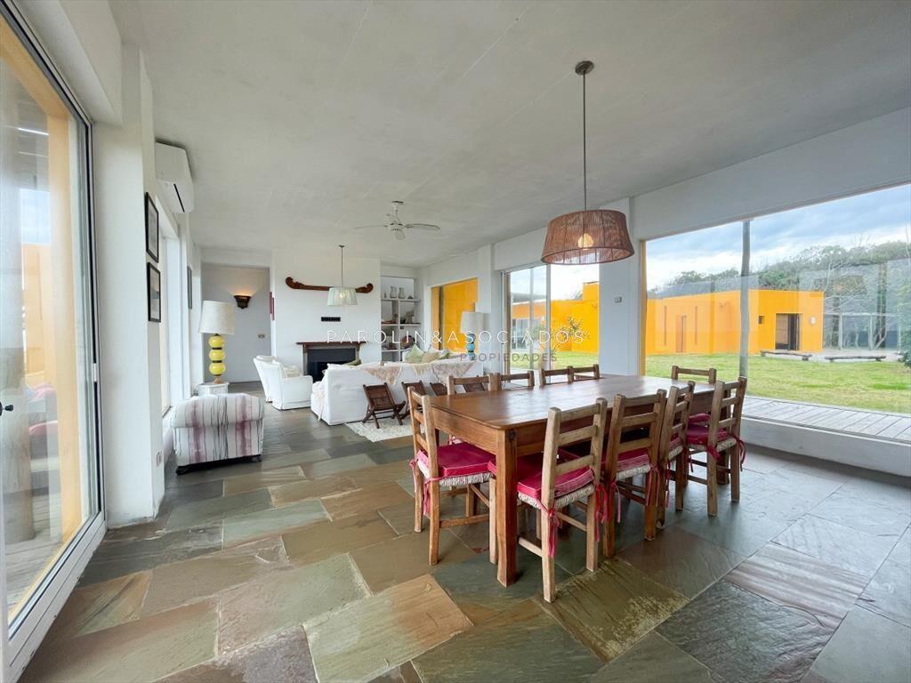 Casa de 5 dormitorios en venta en BahÃ­a del Pinar, Punta d