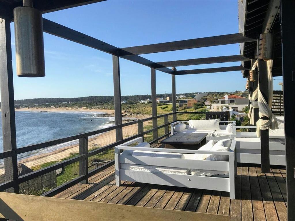 CASA EN ALQUILER FRENTE AL MAR EN JOSE IGNACIO