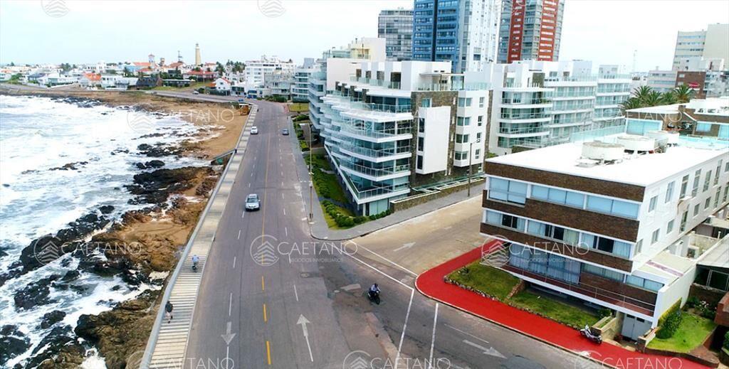 Excelente apartamento en torre de gran categoría