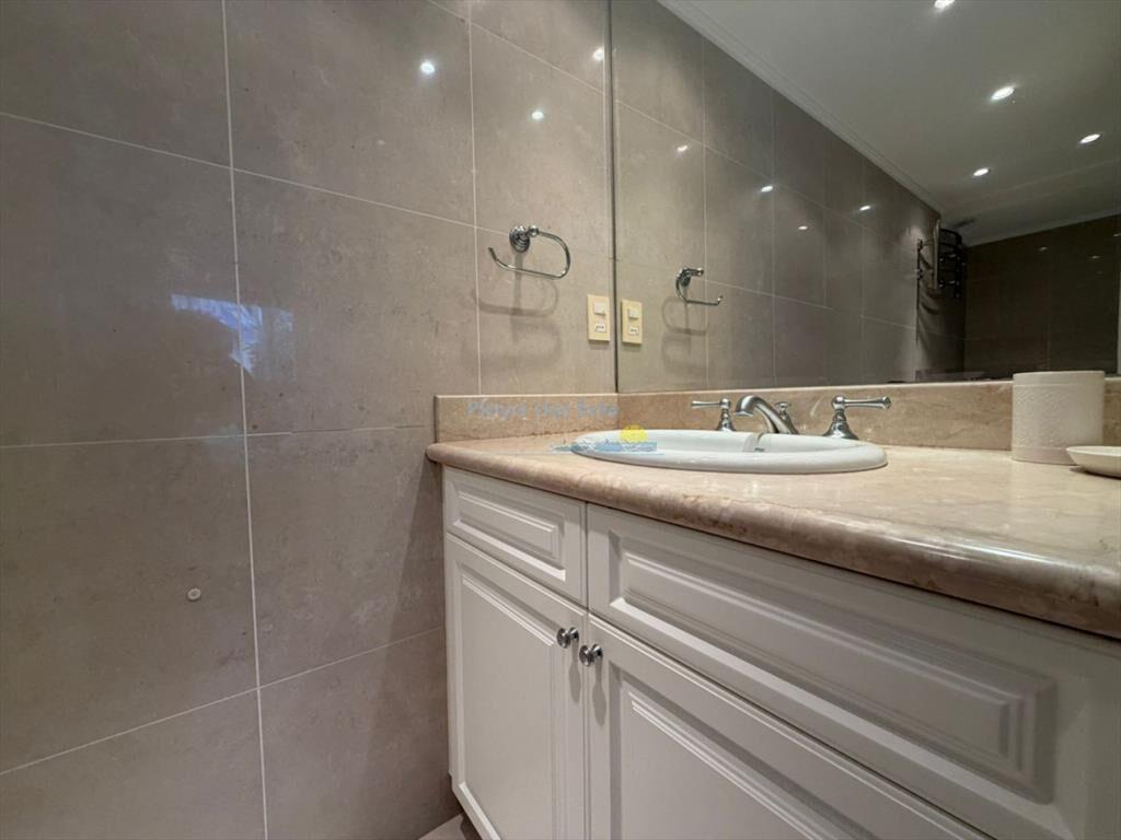 Apartamento de 3 dormitorios en venta en Punta ,
