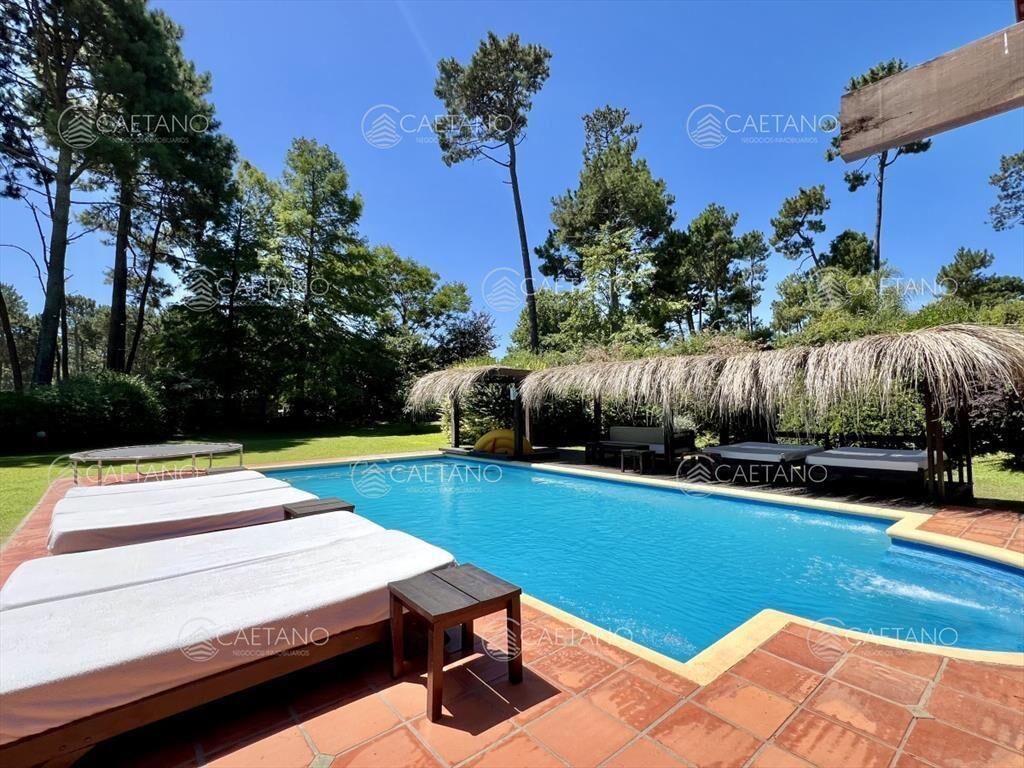 Casa en barrio residencial con 3000 m2 de parque