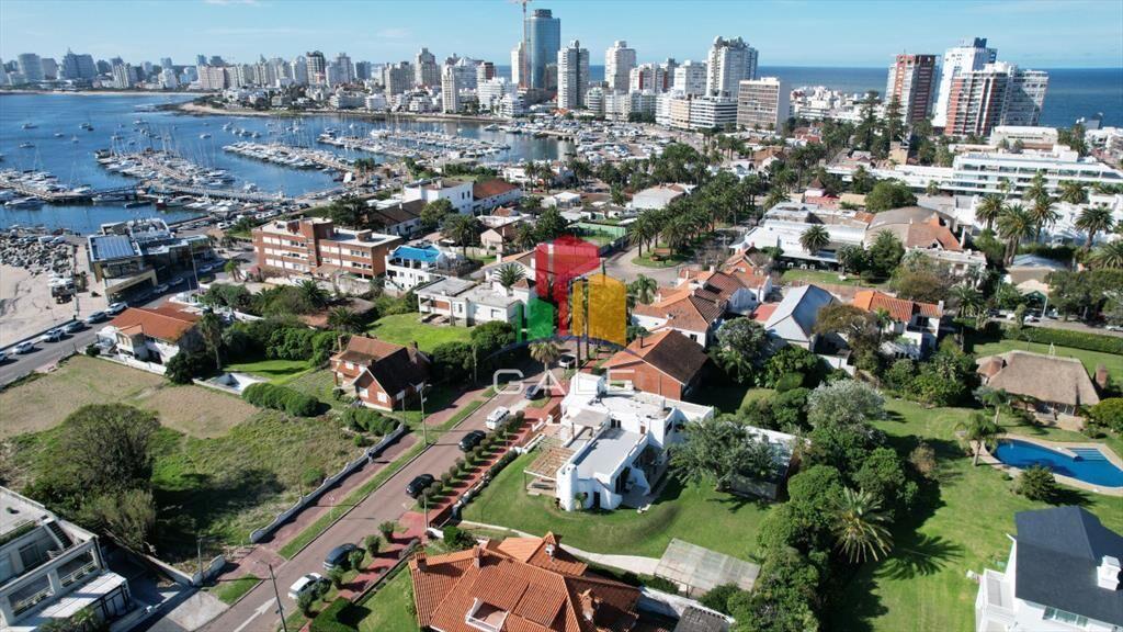 Chalet en venta con vista al mar en casco de la