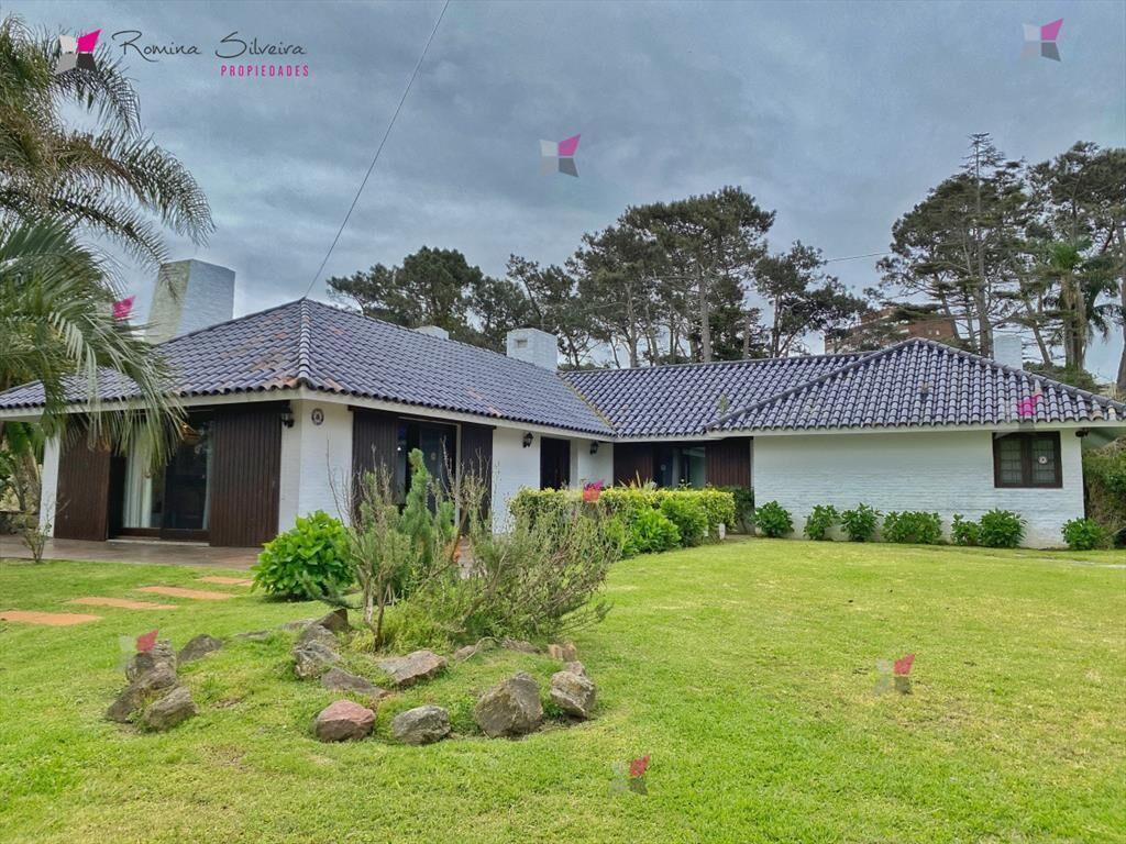 VENTA DE CASA DE 4 DORMITORIOS EN MANSA PUNTA DEL ESTE