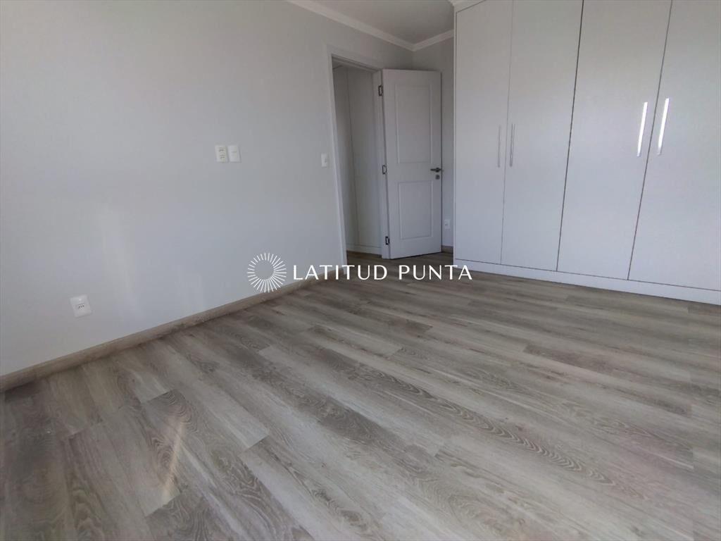 Apartamento en Roosevelt, 1 dormitorio, piso alto