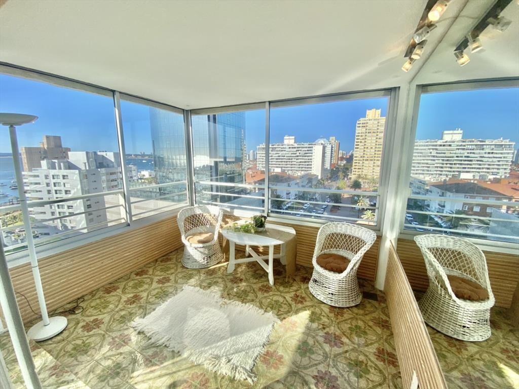 APARTAMENTO EN VENTA DE 3 DORMITORIOS EN PUNTA