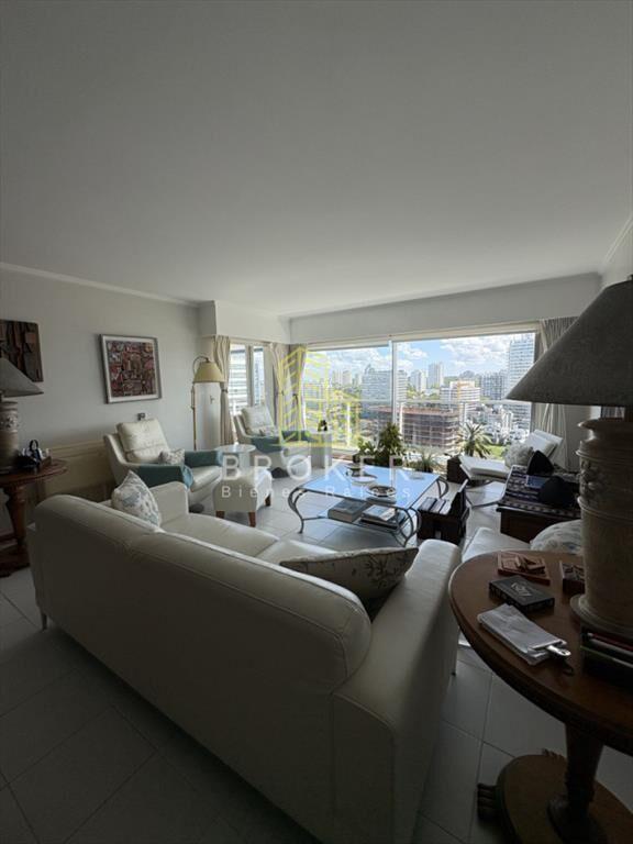 Venta de departamento de 3 dormitorios + servicio