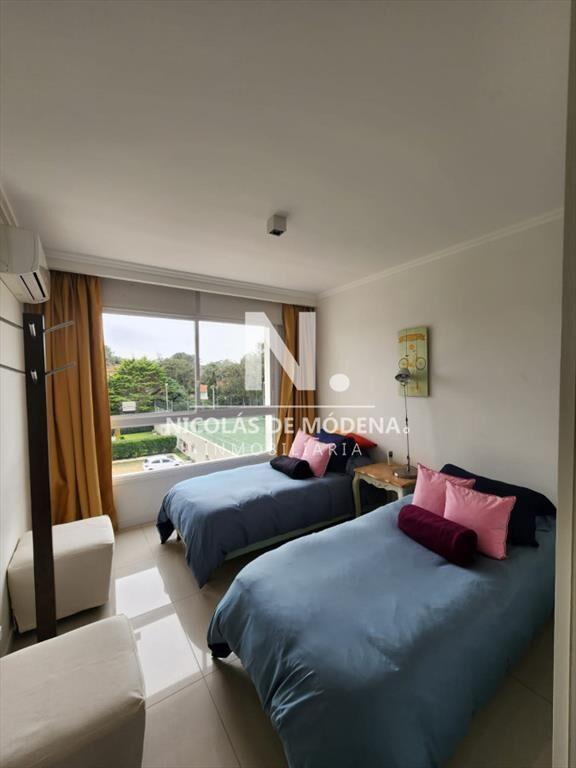 Playa Mansa. Apartamento 2 dormitorios en Venta.