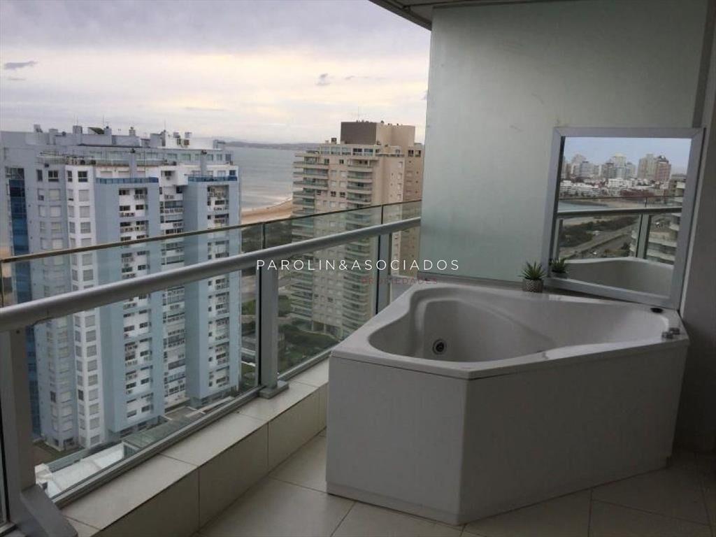 Apartamento en venta de 2 dormitorios en Season