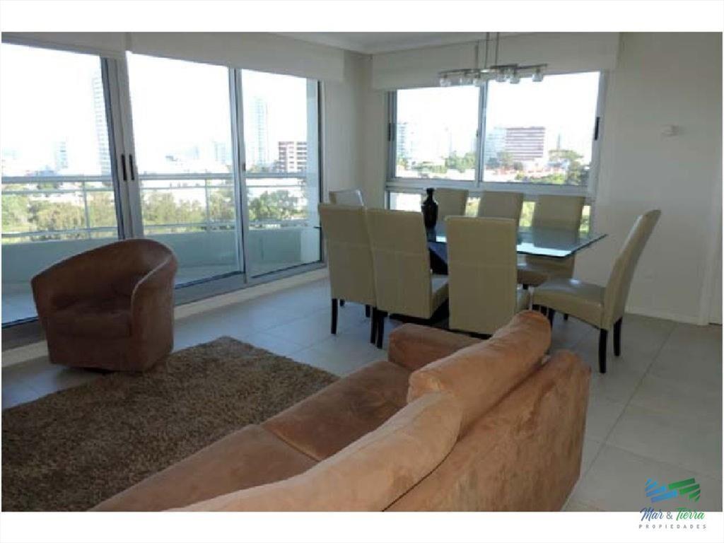 En venta.. Muy lindo apartamento sobre Av. Punta
