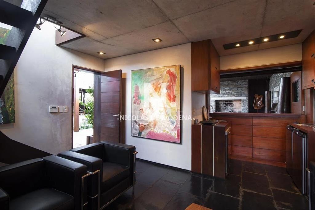Iluminada y amplia casa en venta El Chorro
