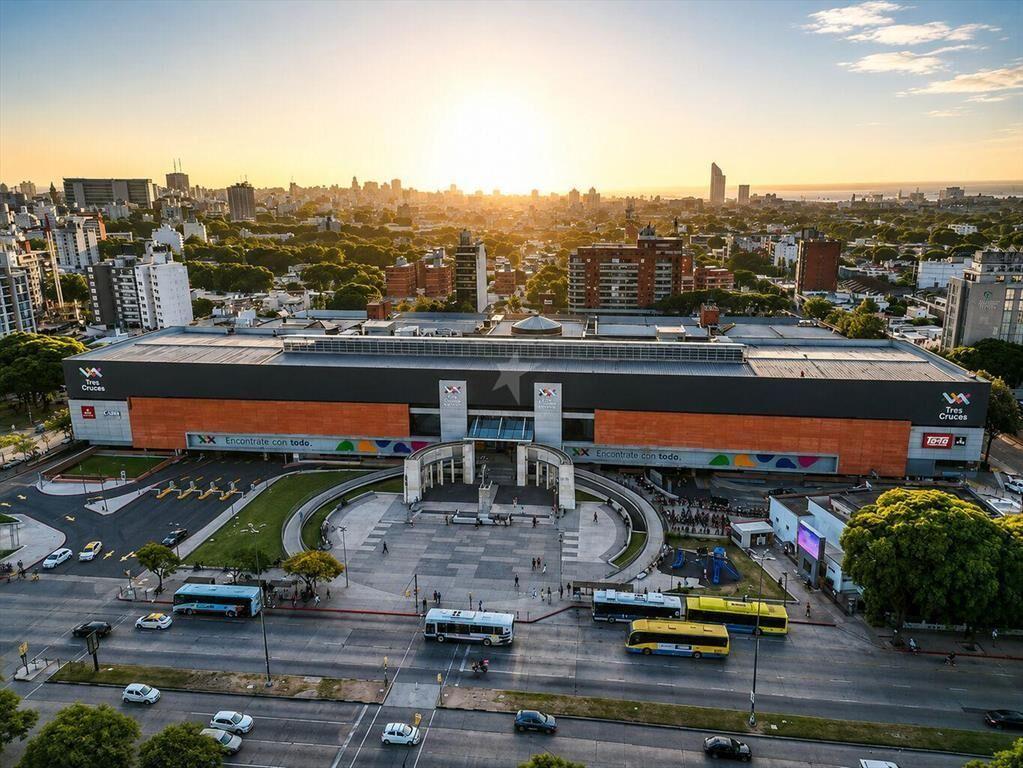ALQUILER LOCAL FRENTE A SHOPPING TRES CRUCES