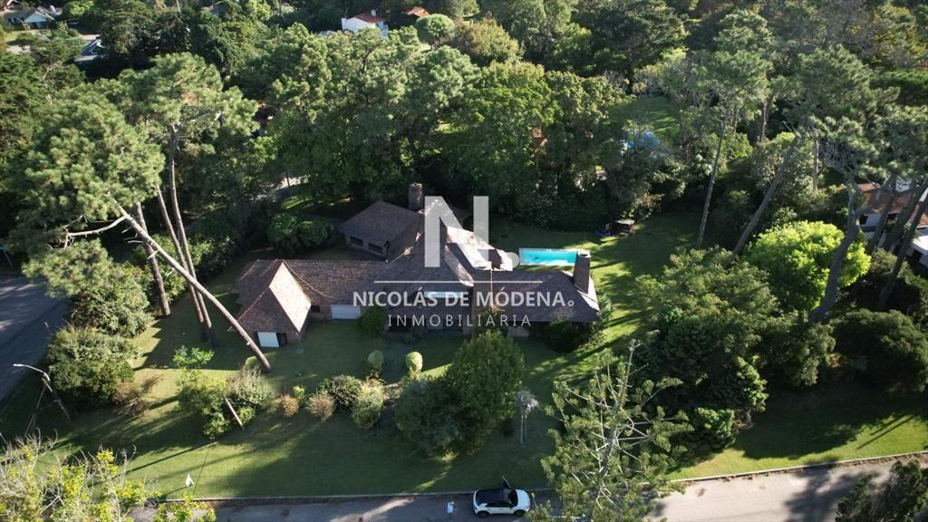 Hermosa mansión en Golf de 6 dormitorios , Punta del Este