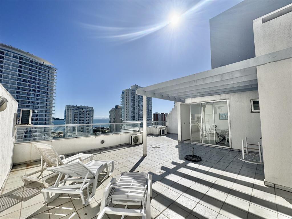 PENT-HOUSE EN VENTA DE 2 DORMITORIOS Y PARRILLERO