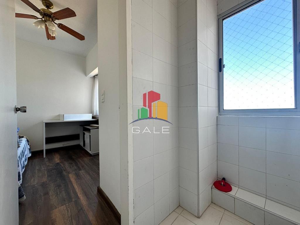 Apartamento de dos dormitorios y dependencia de