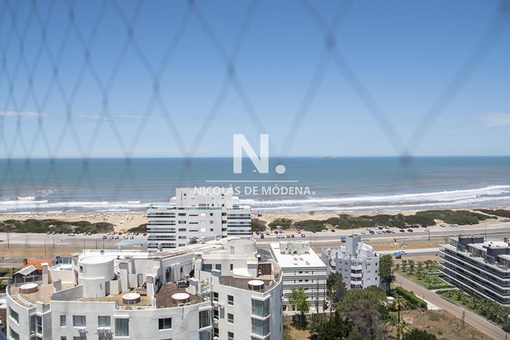 Apartamento en venta a solo 100 mts de Playa 2