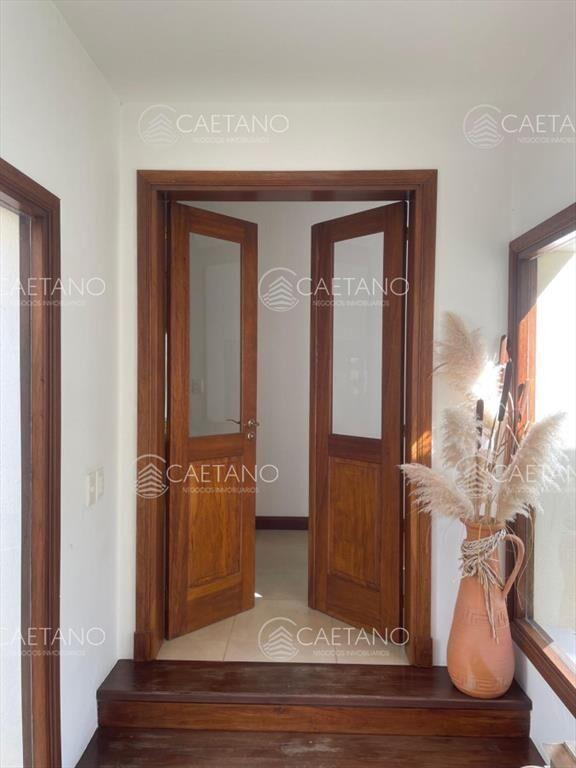 Vende impresionante casa en Punta Ballena de 2