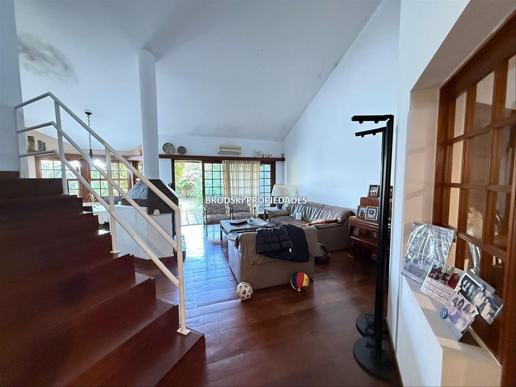POCITOS NUEVO VENTA DE CASA 4 DORMITORIOS, ESTAR, JARDIN